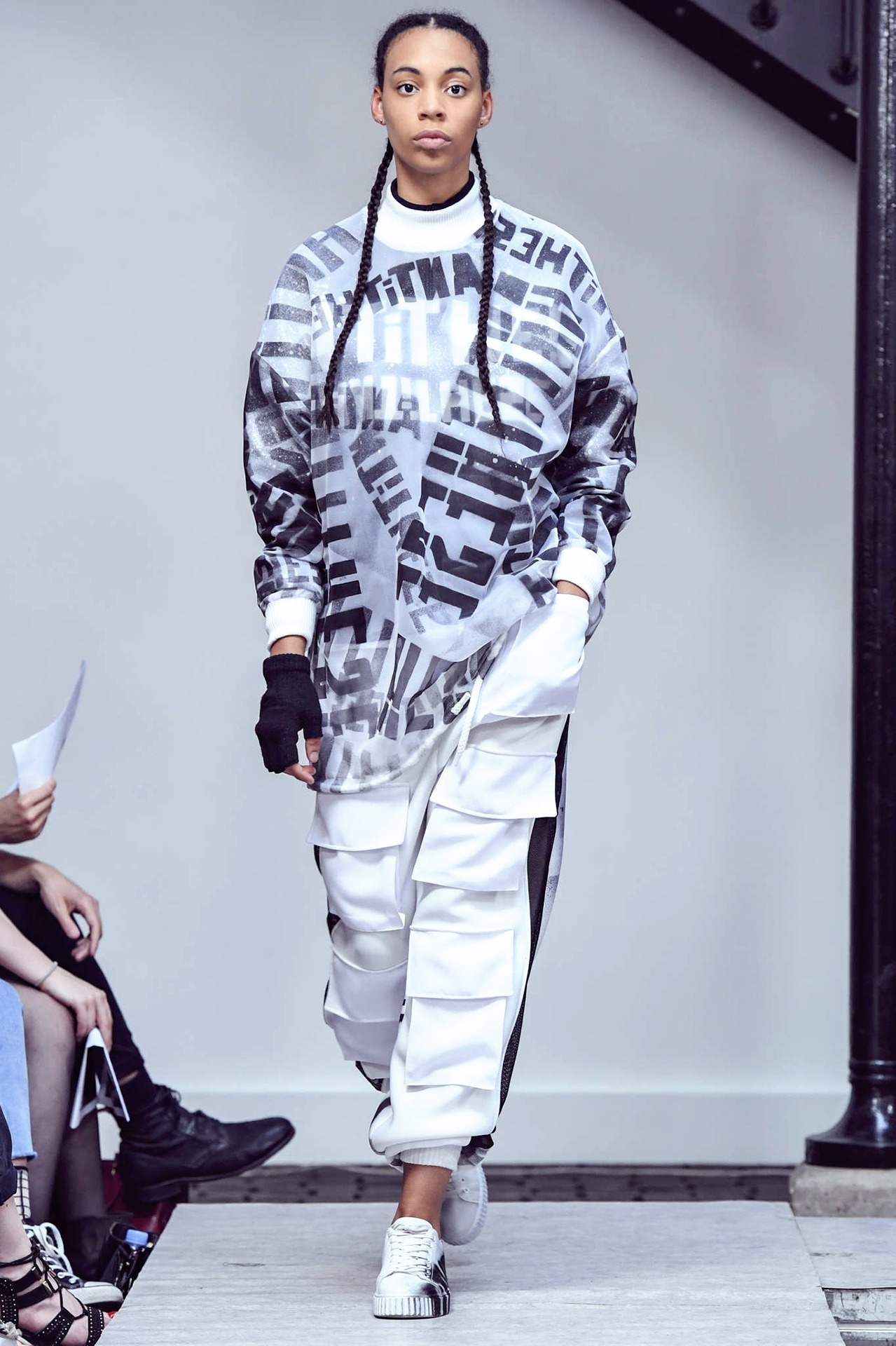 Esther, model in Paris — picture 14