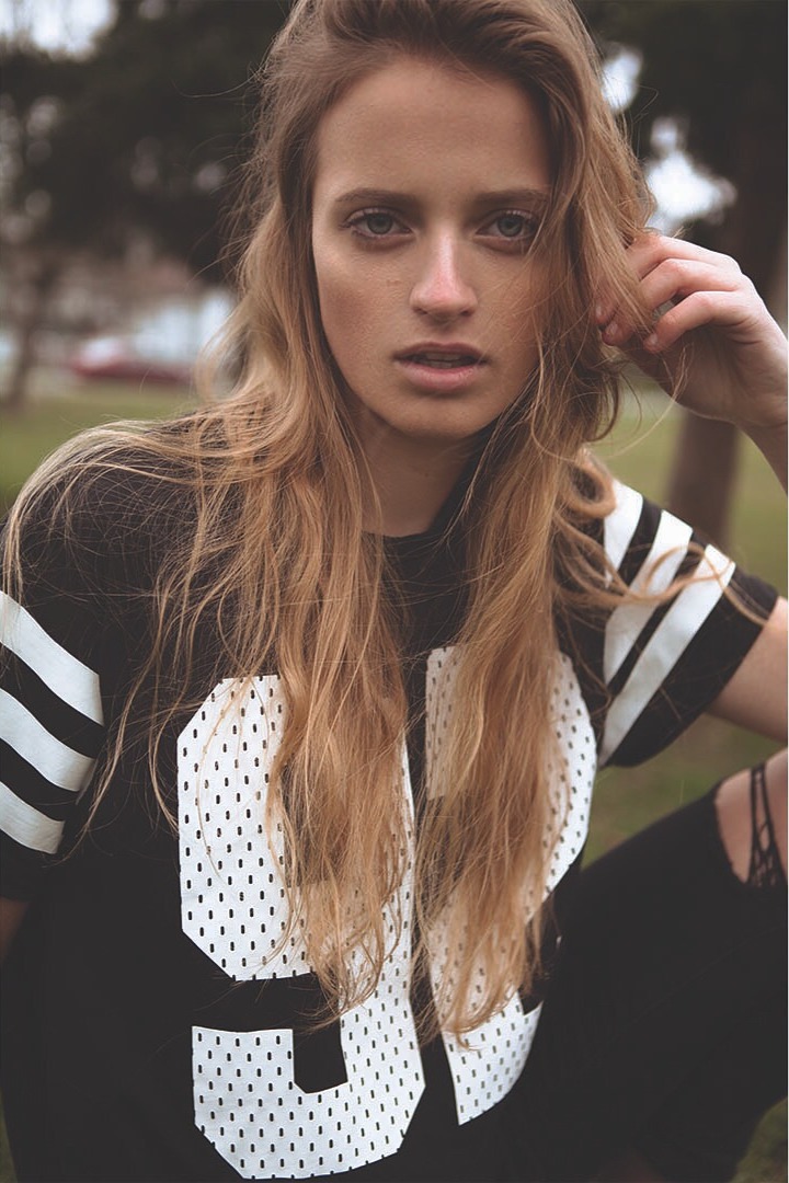 Stephanie, model in Paris — picture 4