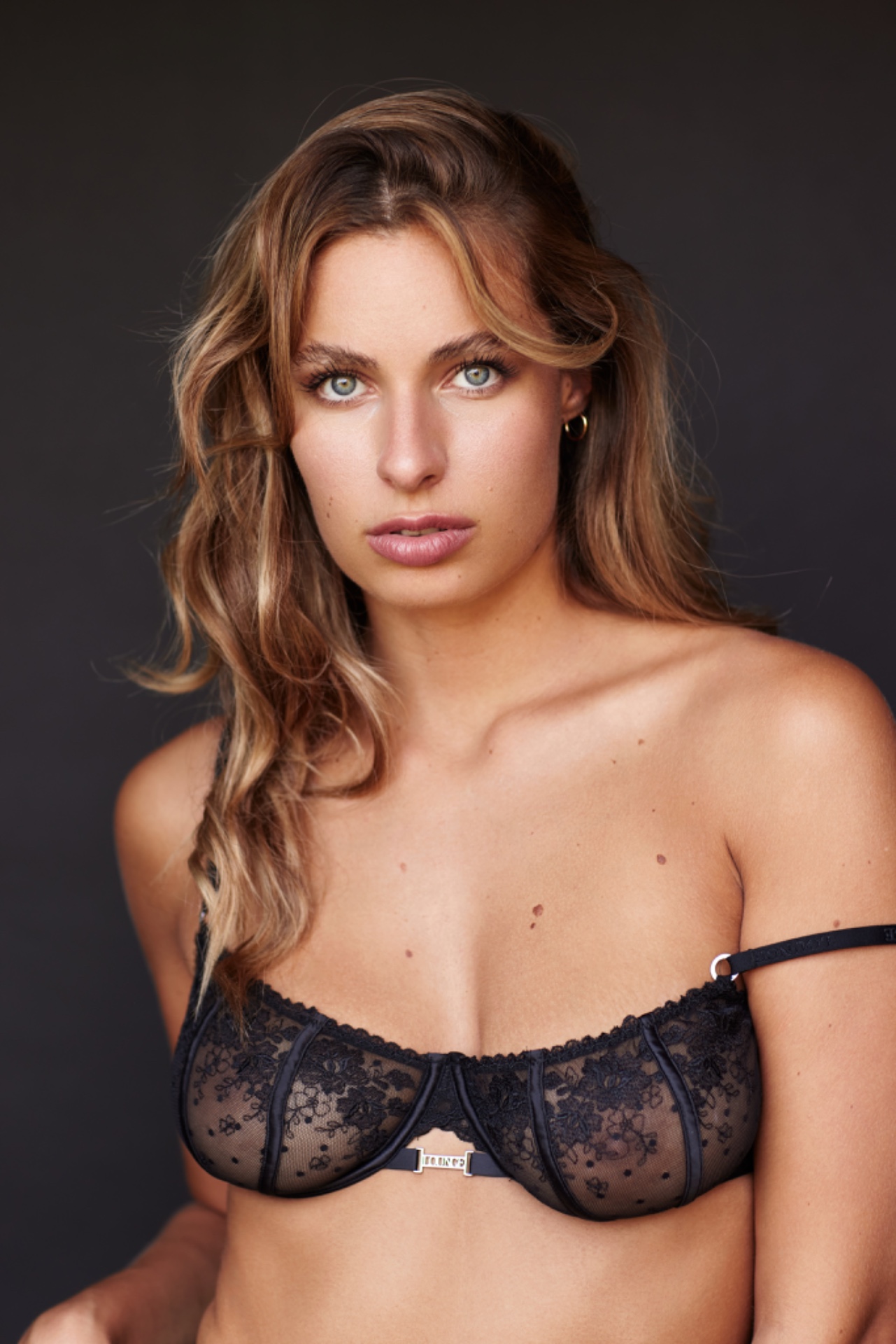Océane, model in Paris — picture 9