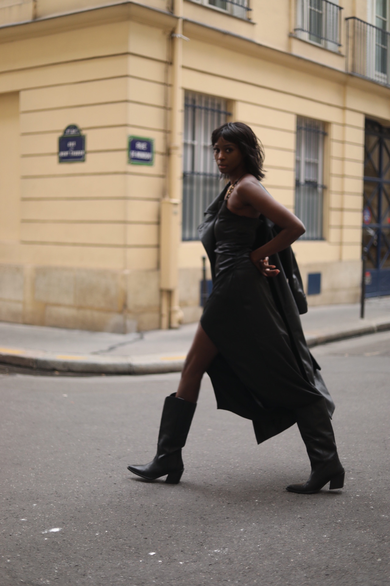 Esther, model in Paris — picture 8