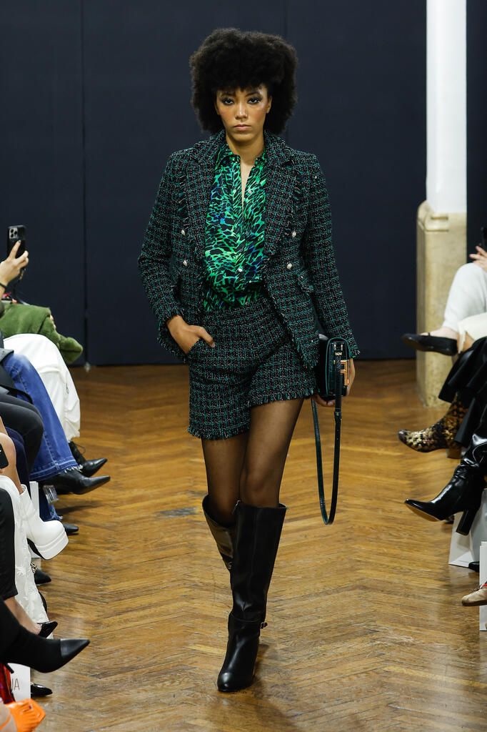 Evana, model in Paris — picture 4