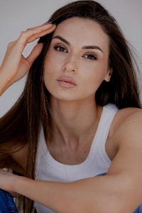 Yuliia, model in Milan