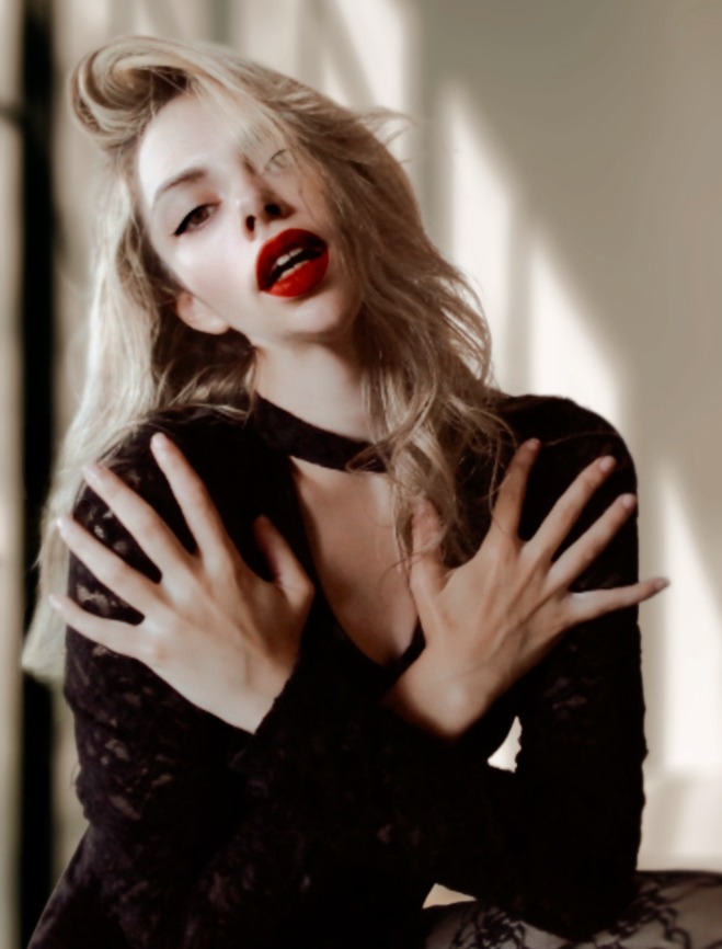 Helena, model in Milan — picture 1