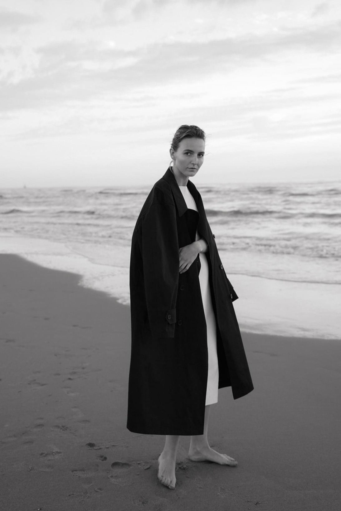 Julie, model in Paris — picture 5