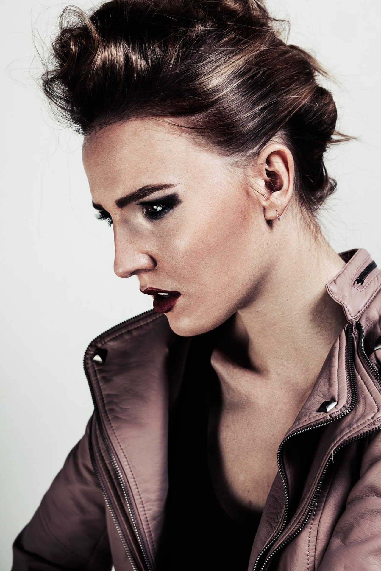 Julie, model in Paris — picture 7