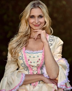 Pavlína, model in Paris