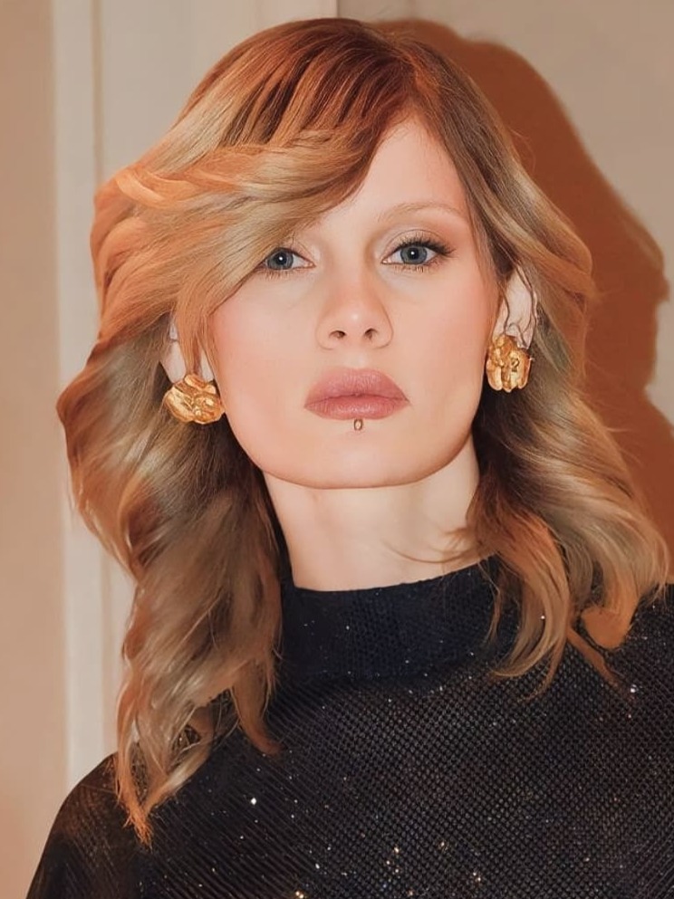 Lara, model in Paris — picture 3