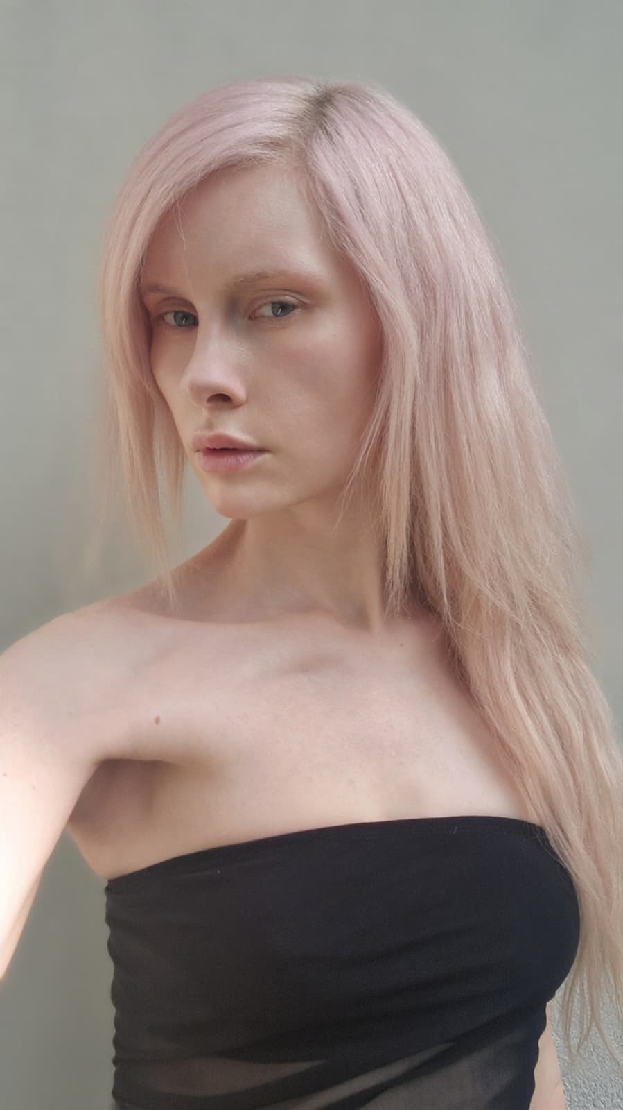 Lara, model in Paris — picture 4