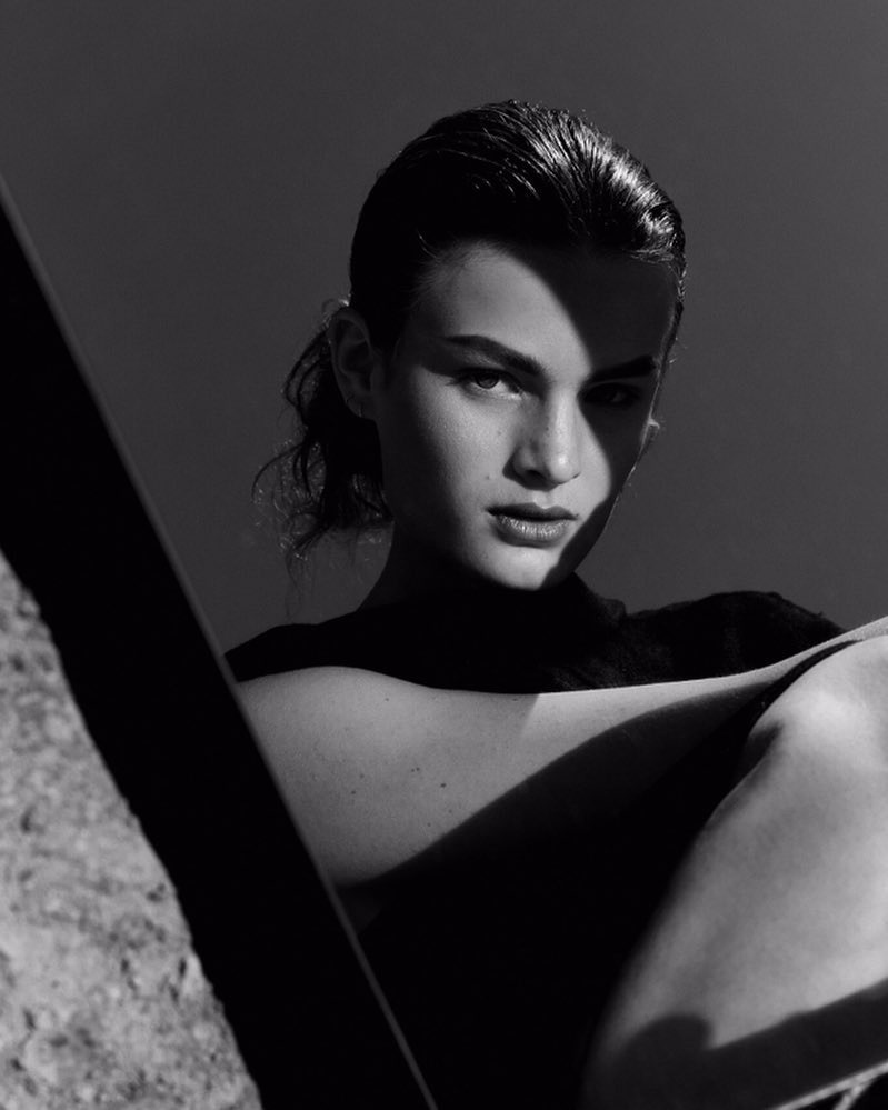 Lisa, model in Paris — picture 2