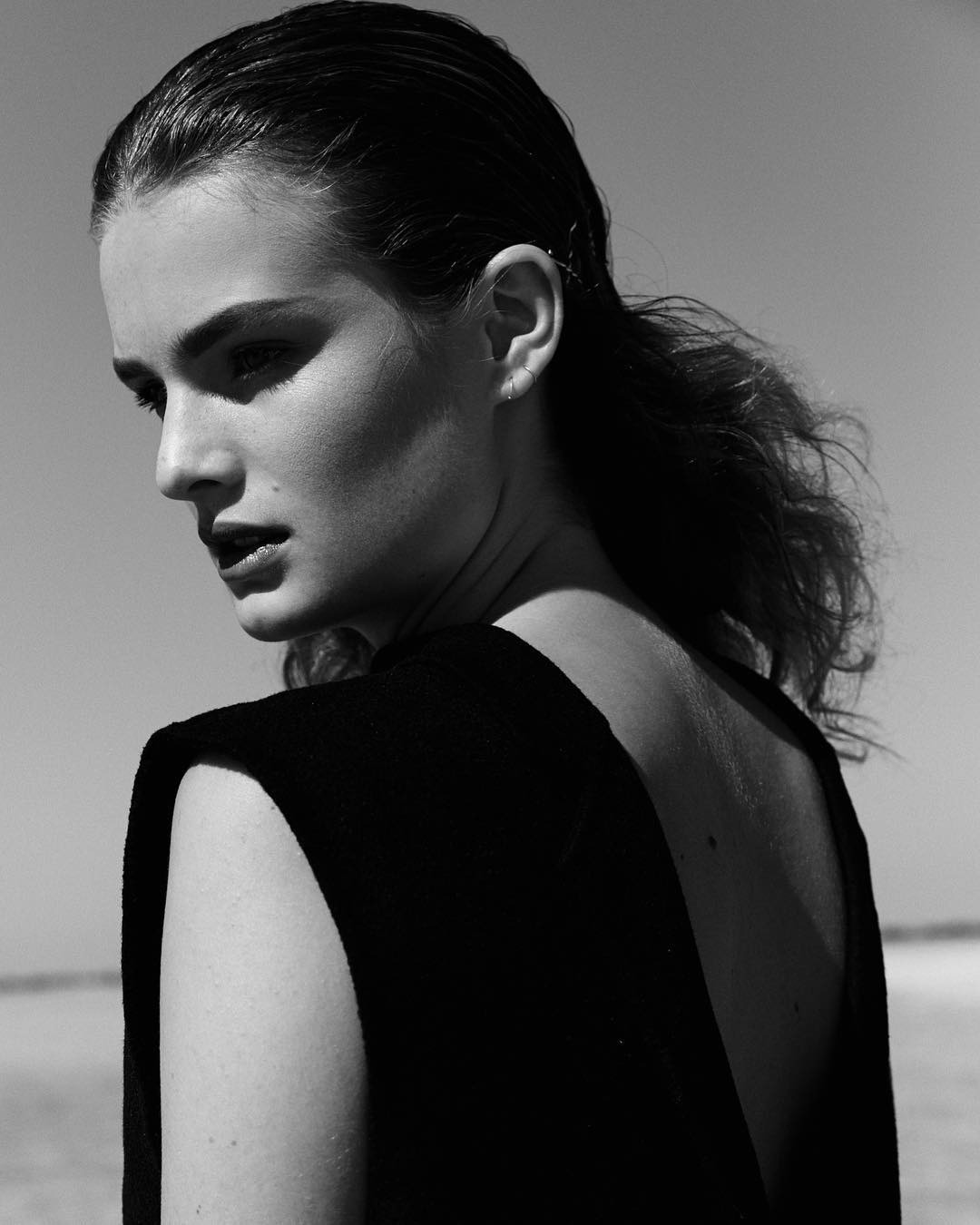 Lisa, model in Paris — picture 3