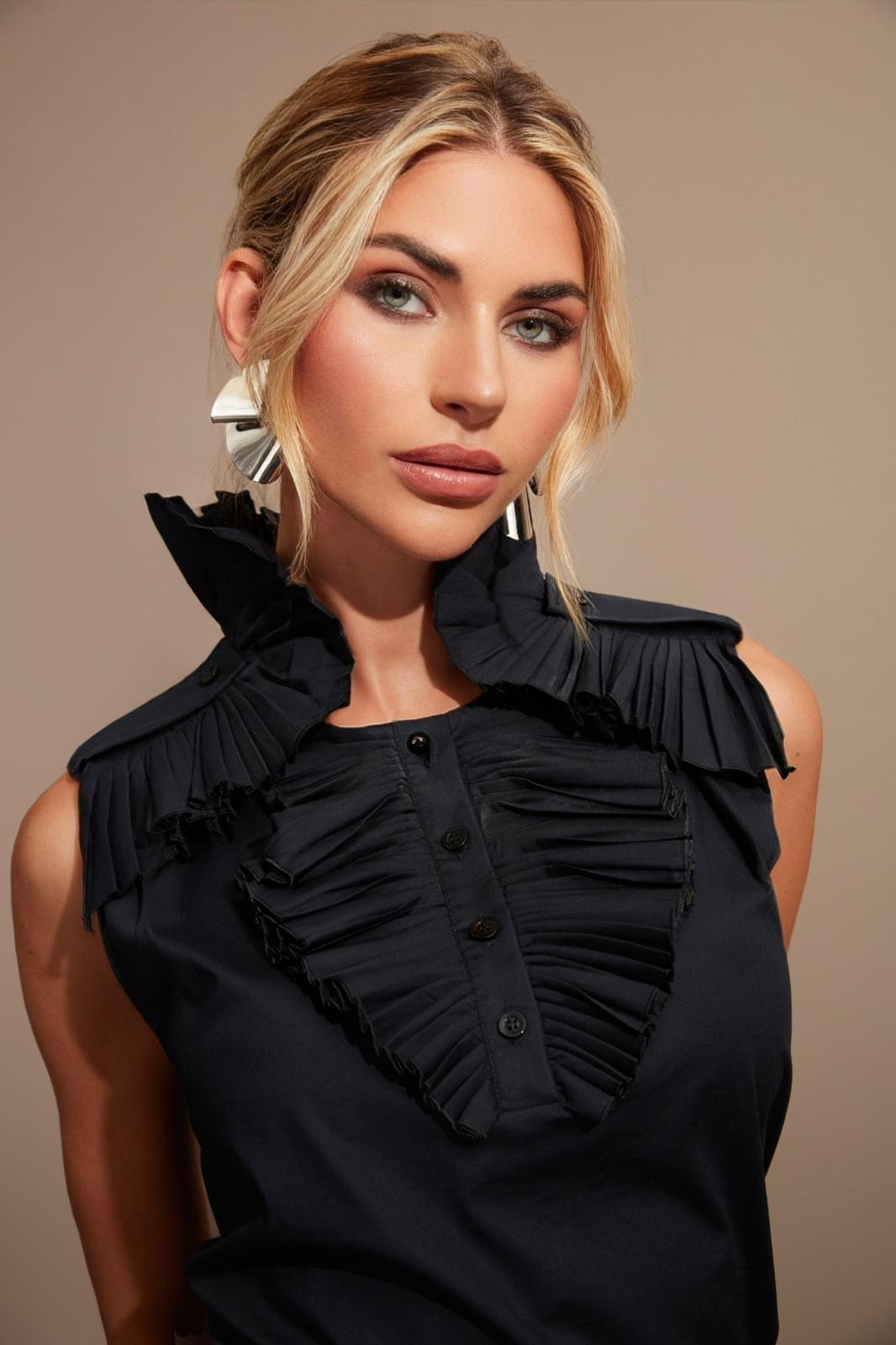 Giulia, model in Milan — picture 4